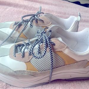 Top shop Ciara platform tennis shoe ! Super cute and in good used condition !